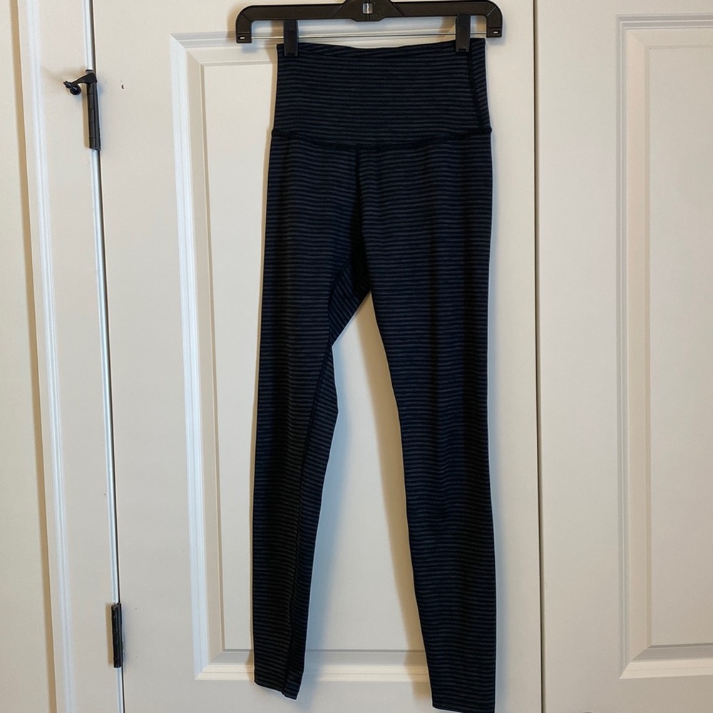Beyond Yoga - black and grey stripe high-waist leggings - size Small